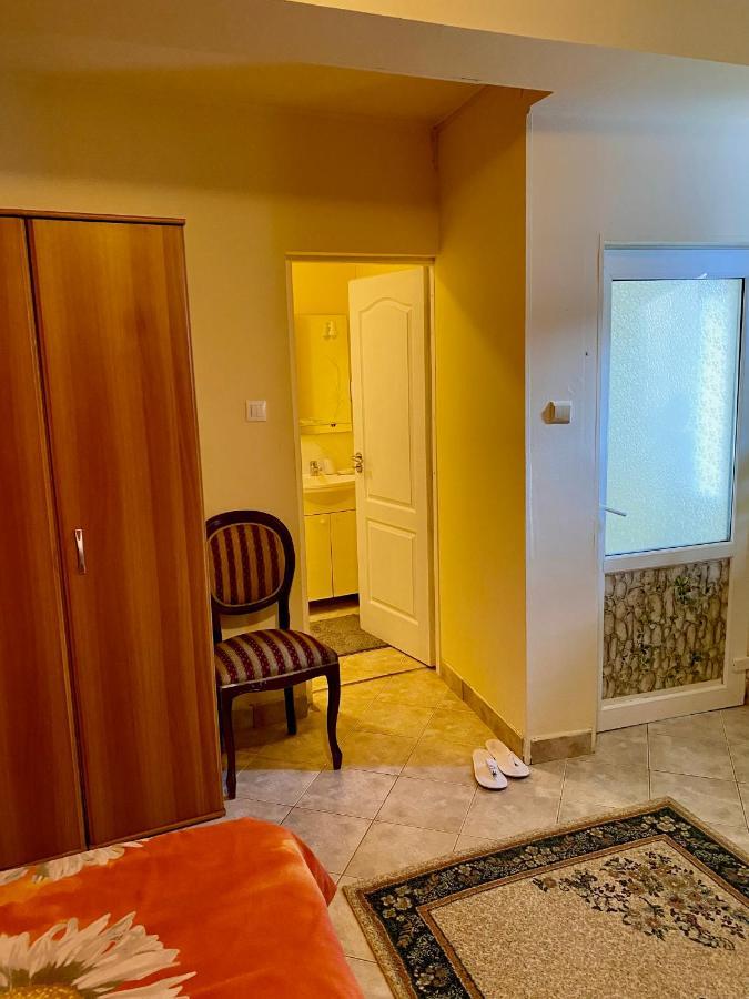 Bed and Breakfast House In The Woods Resita Esterno foto