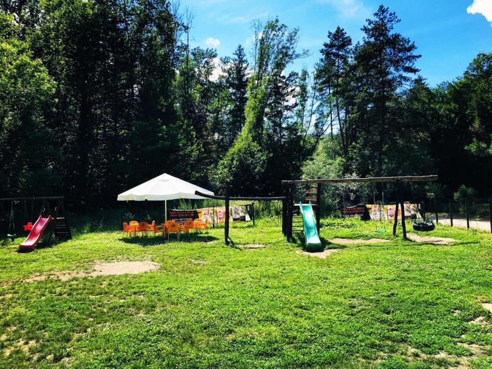 Bed and Breakfast House In The Woods Resita Esterno foto